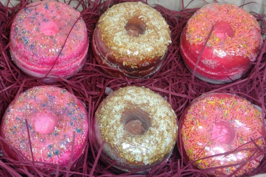 6 Pack 180g Jumbo Doughnut Bath Bombs Set in a gift bag